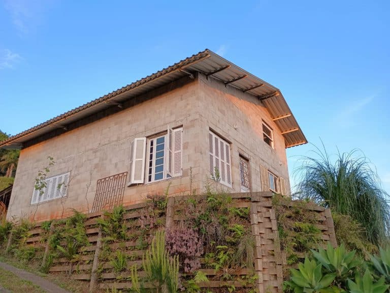 B-718 CASA EM NOVA PETRÓPOLIS