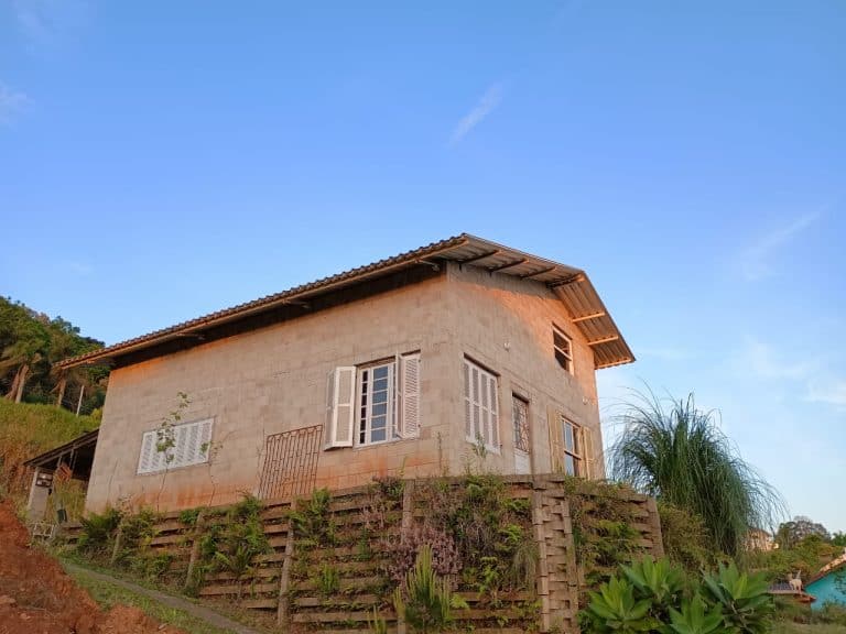 B-718 CASA EM NOVA PETRÓPOLIS