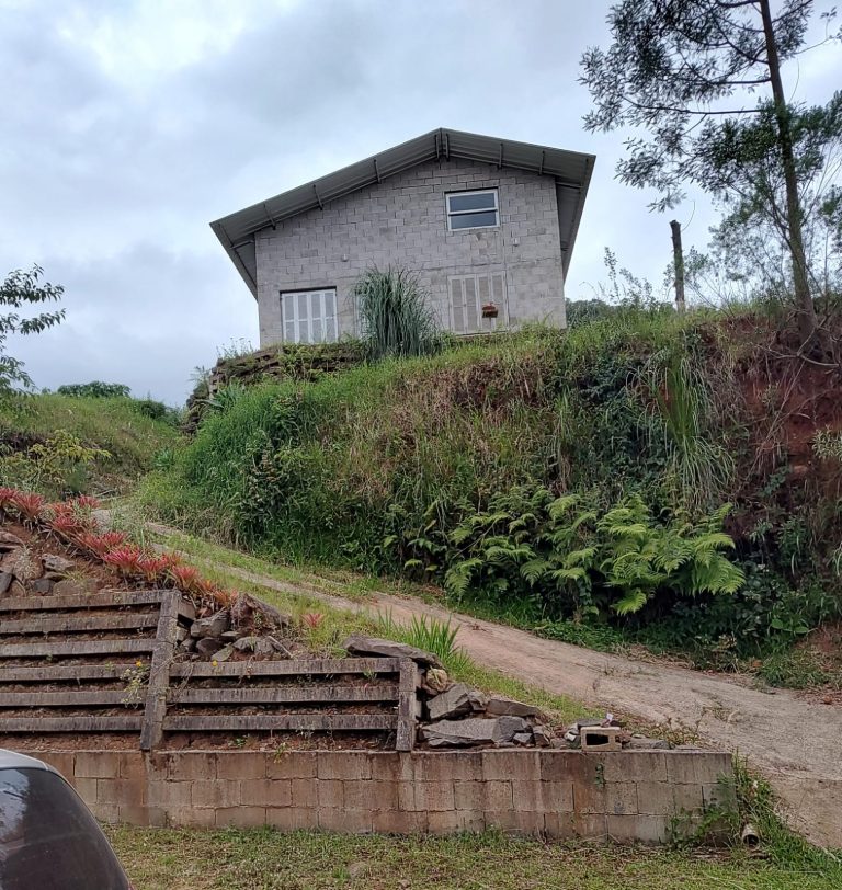B-718 CASA EM NOVA PETRÓPOLIS