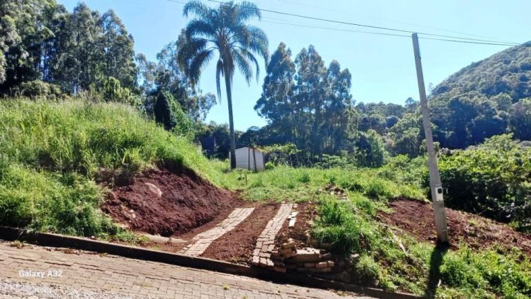 B-17     LINDO TERRENO DE ESQUINA COM VISTA PANORÃMICA!!!