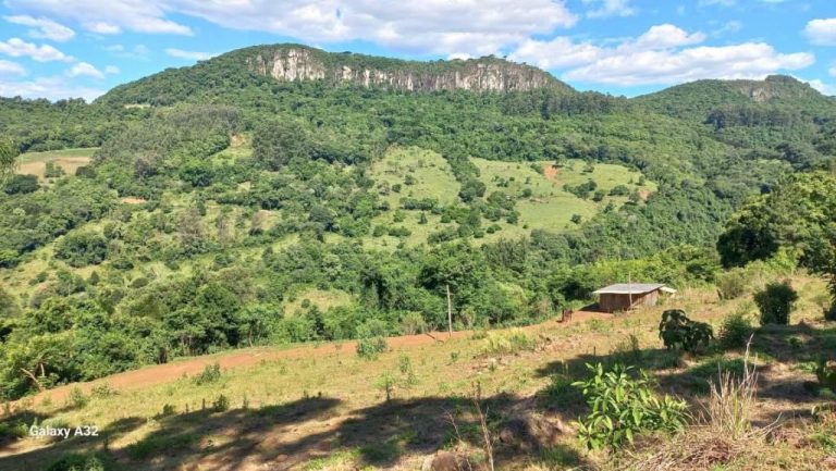 B-412     FANTÁSTICO SÍTIO, COMPLETO DE TUDO, RIO, CASCATA, AÇUDE, VISTA PANORÂMICA, ÁGUA, INTERNET!!!