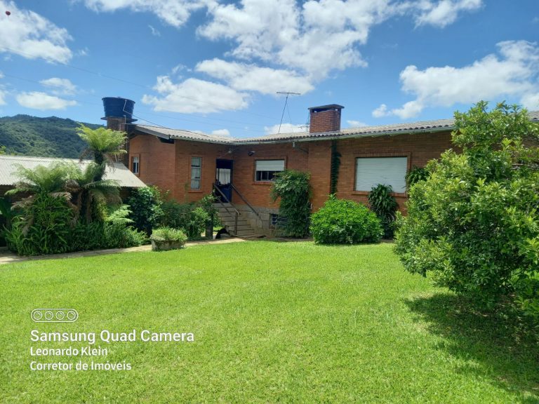 B-915 CASA EM GRAMADO