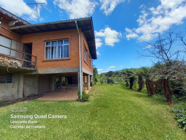B-915 CASA EM GRAMADO