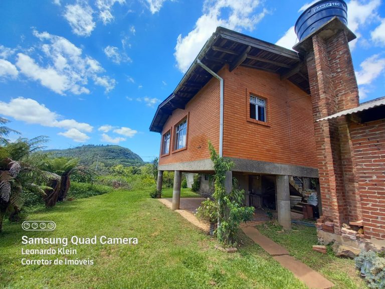 B-915 CASA EM GRAMADO