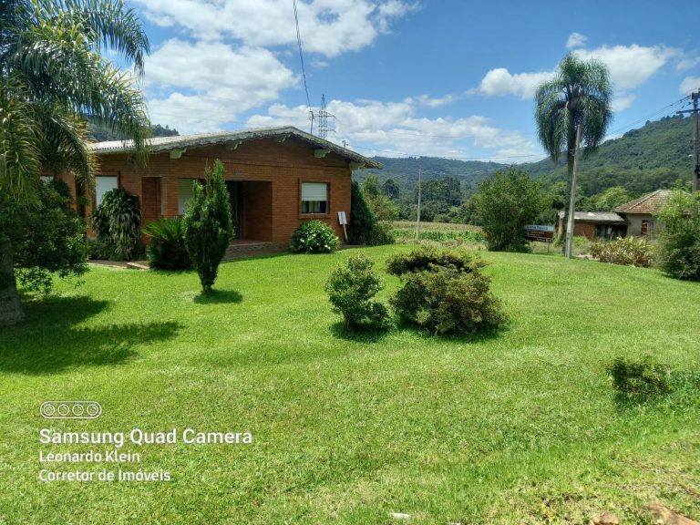 B-915 CASA EM GRAMADO