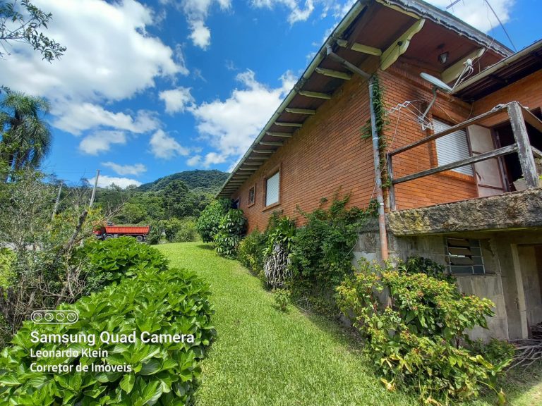 B-915 CASA EM GRAMADO