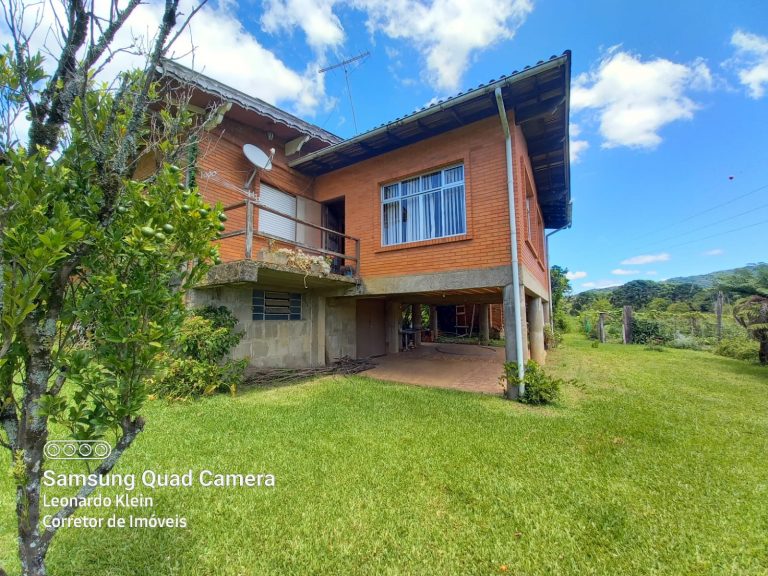 B-915 CASA EM GRAMADO