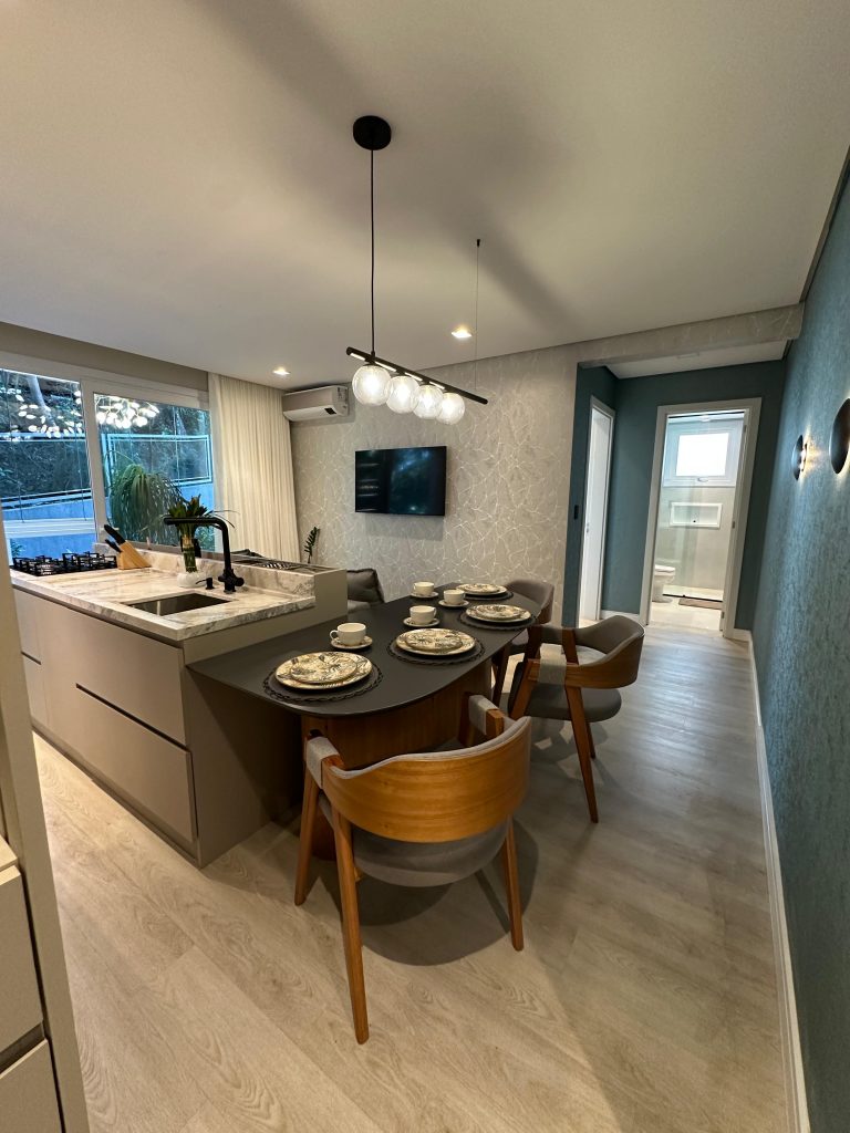 B-657     FANTÁSTICO APARTAMENTO, TOTALMENTE MOBILIADO E DECORADO!!!