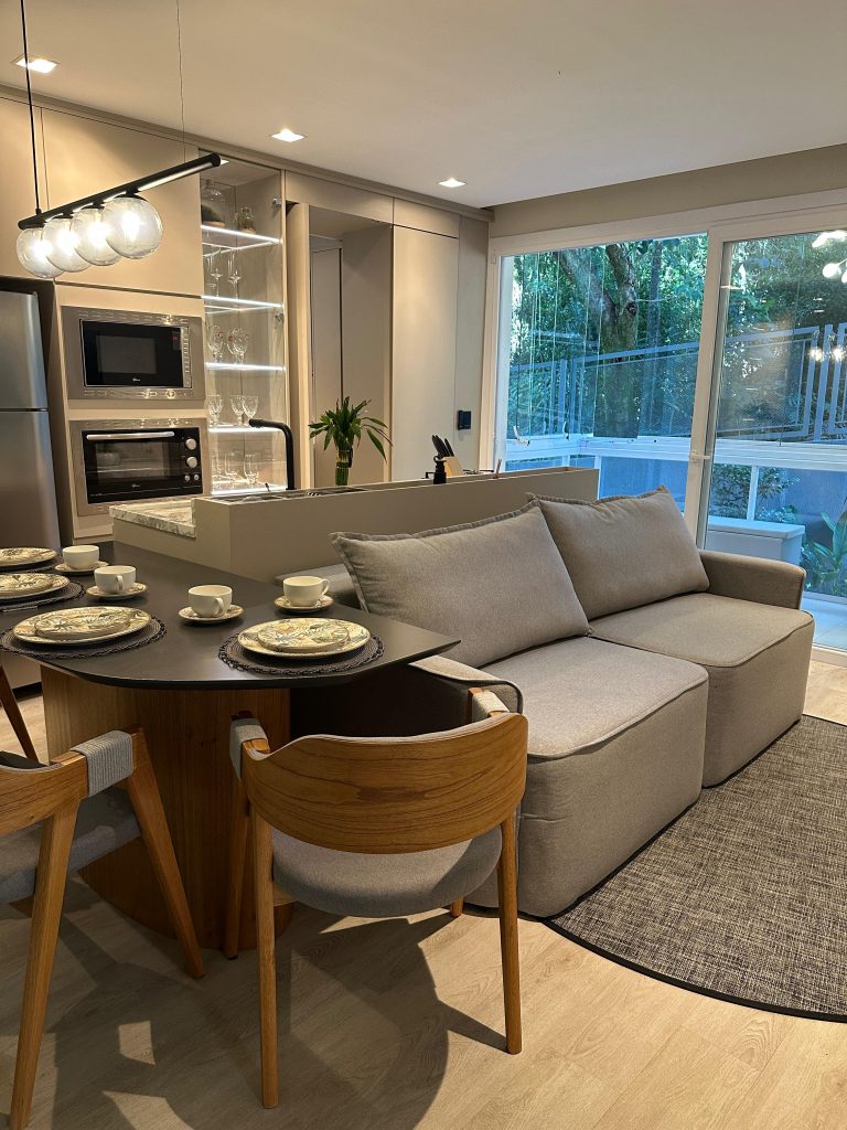 B-657     FANTÁSTICO APARTAMENTO, TOTALMENTE MOBILIADO E DECORADO!!!