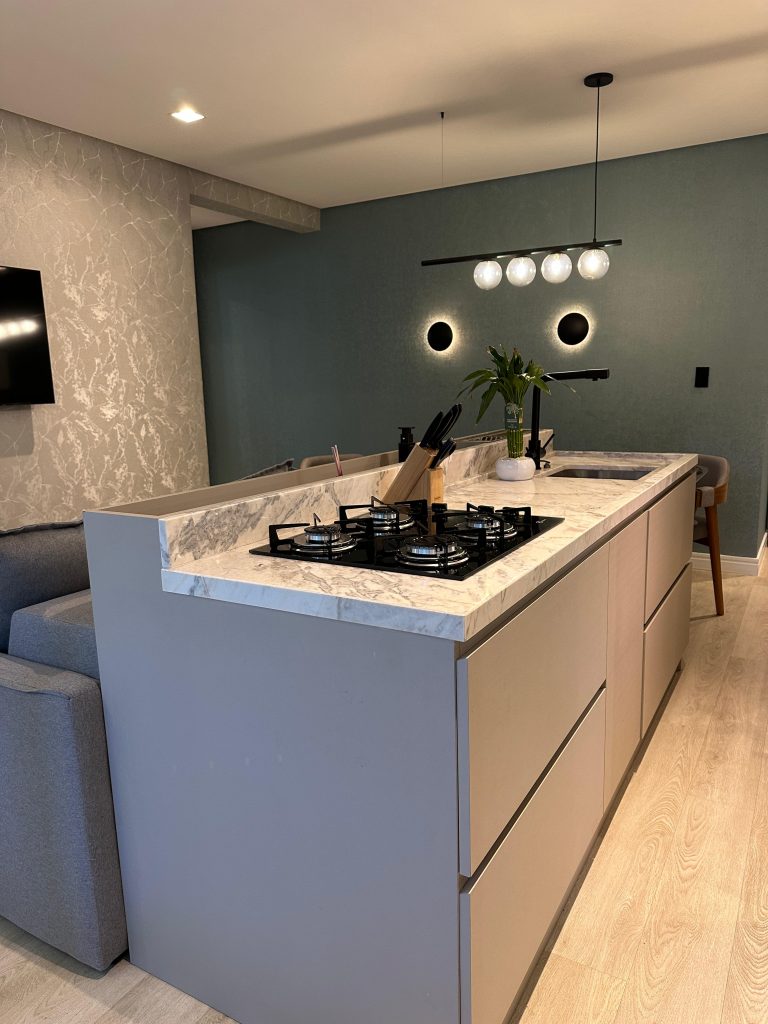 B-657     FANTÁSTICO APARTAMENTO, TOTALMENTE MOBILIADO E DECORADO!!!