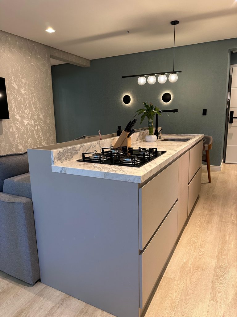B-657     FANTÁSTICO APARTAMENTO, TOTALMENTE MOBILIADO E DECORADO!!!