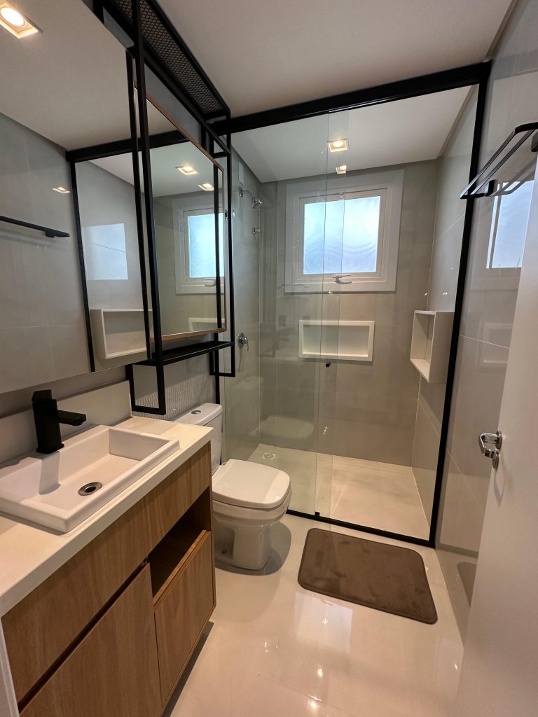 B-657     FANTÁSTICO APARTAMENTO, TOTALMENTE MOBILIADO E DECORADO!!!