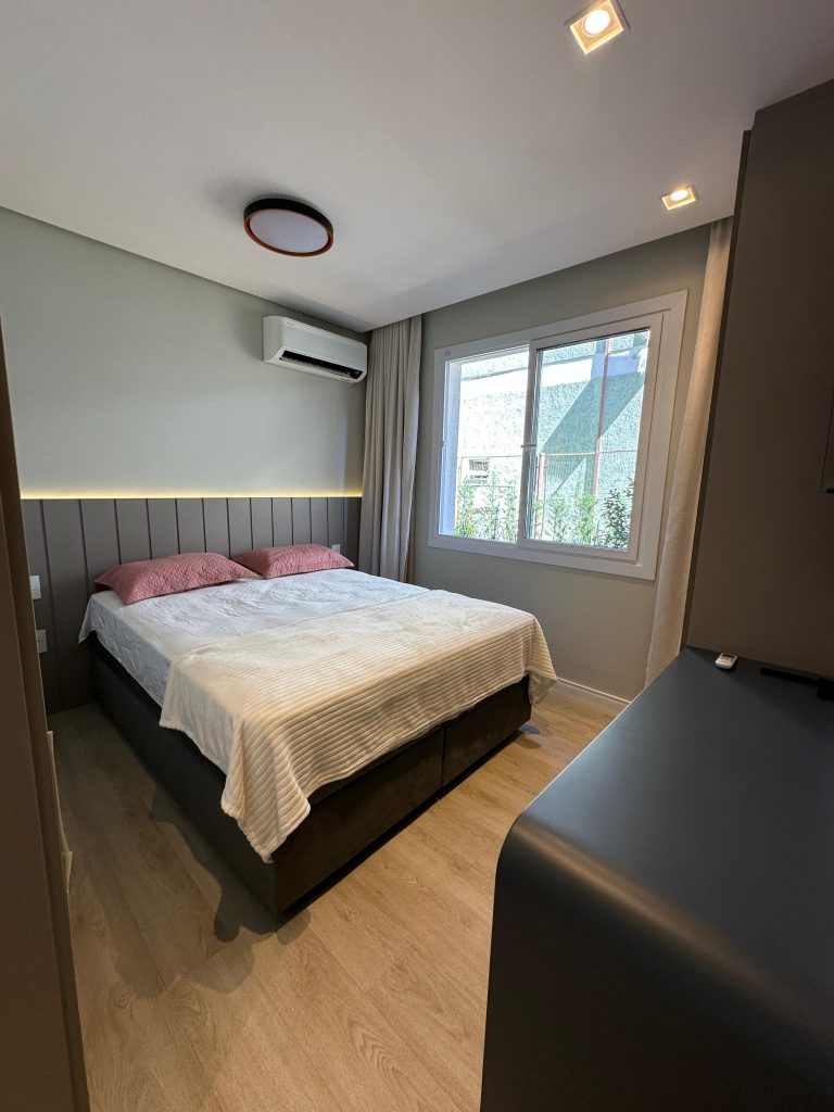 B-657     FANTÁSTICO APARTAMENTO, TOTALMENTE MOBILIADO E DECORADO!!!