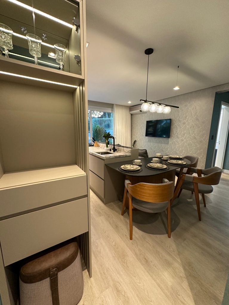 B-657     FANTÁSTICO APARTAMENTO, TOTALMENTE MOBILIADO E DECORADO!!!