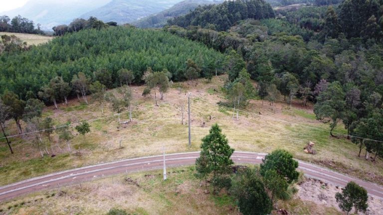 B-506     LINDA ÁREA DE TERRAS A VENDA EM IGREJINHA-RS!!!