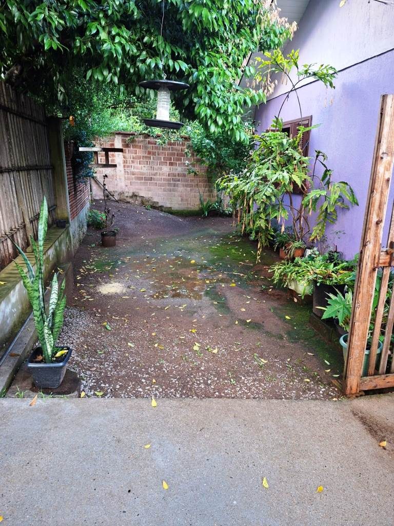B-215     OPORTUNIDADE: DUAS CASAS PELO PREÇO DE UMA!!!!