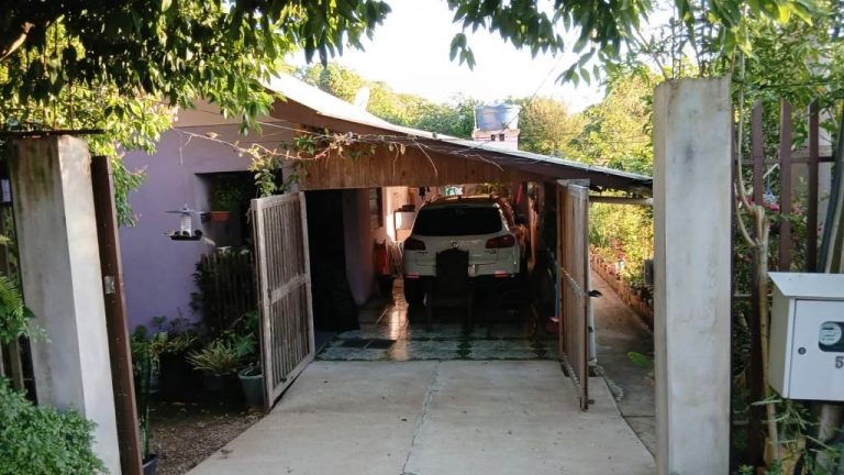 B-215     OPORTUNIDADE: DUAS CASAS PELO PREÇO DE UMA!!!!